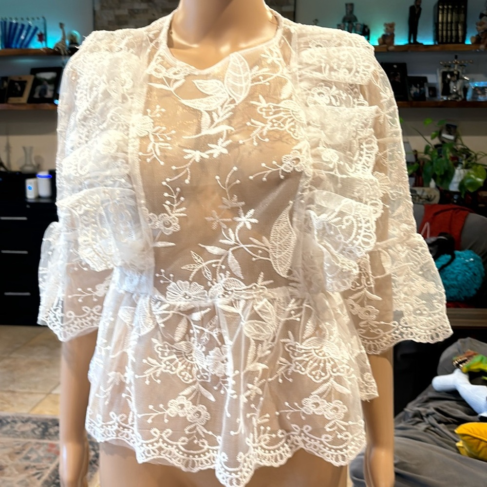 Red Leaf Elegant brand New with Tag  Lace Top women size S